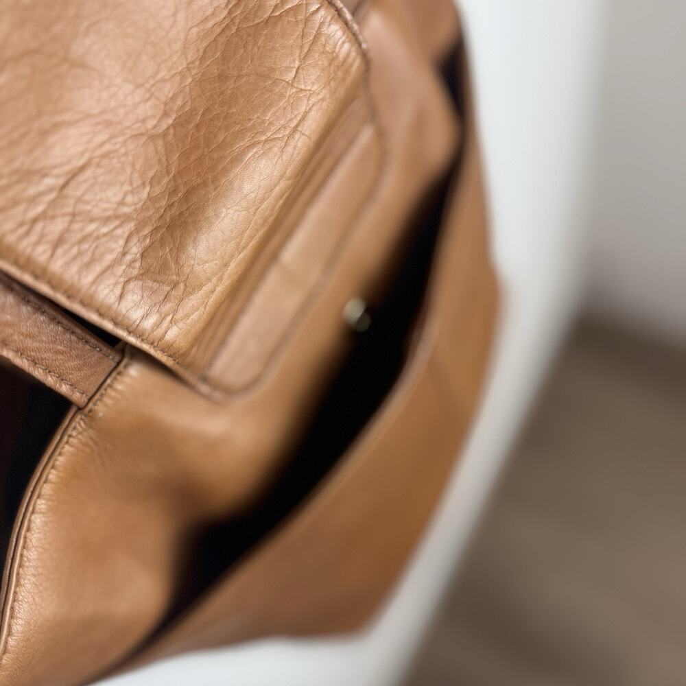 HOBO International Tan Leather Tote Bag Shoulder Bag Magnetic Flap Vintage Y2k - Picture 8 of 10
